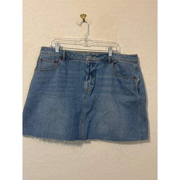 Old Navy Sz 18 A Line Mini Skirt Raw Hem NWT Medium Wash Beach Coastal - Picture 1 of 9